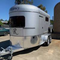 Remorque à chevaux double nouvelle arrivée American Spirit 2 places avec espace de vie, carrosse flottant inclinable semi-suspendu, charge utile 2400 kg