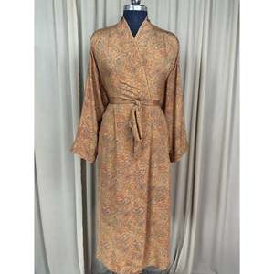 Vestido Kimono de Seda Reciclada Estilo Boho Chic Vintage para Mujer, Ideal para la Playa, Resort, Casa o como Túnica de Baño - Product Image 1