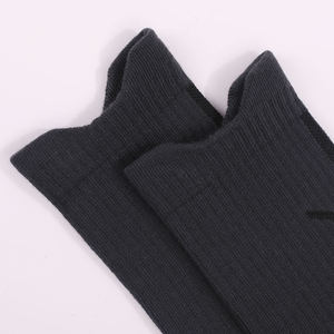 Chaussettes de compression athlétiques pour hommes Chaussettes de sport antidérapantes avec logo personnalisé Chaussettes de football et de football tricotées épaisses pour l'hiver - Product Image 4