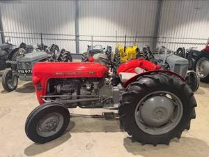 Tractor Agrícola Clásico Massey Ferguson MF 35 Nuevo y Usado con Motor Diésel de 4 Cilindros para Agricultura Comercial - Product Image 1