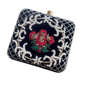 2025 Pochette élégante en velours artisanal avec broderie florale et détails de perles au prix de gros - Product Image 1