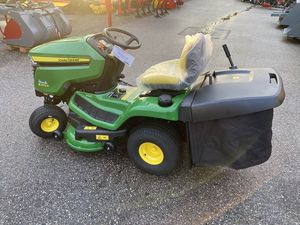 Tondeuse autoportée à rayon de braquage zéro John Deere X350 à essence avec garantie de 3 ans - Product Image 2