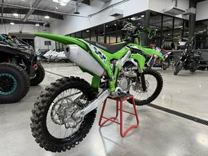 OFERTA Motocicleta de Motocross KX450F Nueva con Motor de 4 Tiempos y 449 cc Refrigerado por Líquido, con Control de Lanzamiento y Control de Tracción - Product Image 3