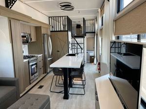 Nouveau 2025 F-o-r-e-s-t R-i-v-e-r Salem V-i-l-l-a G-r-a-n-d 44VIEW - Product Image 6