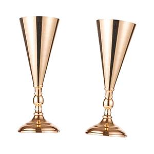 แจกันทรงแก้วไวน์เก๋ไก๋เหมาะสำหรับการตกแต่งภายในแบบร่วมสมัยและการออกแบบโต๊ะที่ซับซ้อนทำด้วยมือจากอินเดีย - Product Image 3