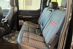 Modèle 2023, faible kilométrage, transmission automatique, sièges en cuir, sans accident et prêt à être expédié. - Product Image 3