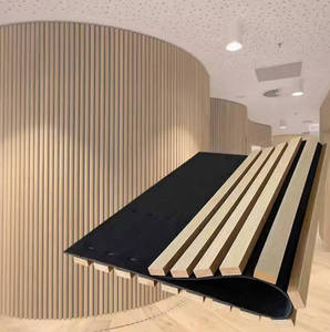 Panneaux acoustiques en bois écologiques Akupanel modernes et personnalisés, avec lattes en placage, réduction du bruit de 80 %, pour écoles, espaces extérieurs et salons. - Product Image 1