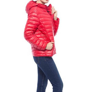 Chaqueta acolchada de mujer hecha a medida en diferentes tamaños y colores Chaqueta acolchada de poliéster ligera a la venta - Product Image 3