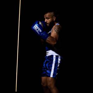 Guantes de Boxeo Personalizados Astra, Guantes de MMA de Cuero Vacuno en Tallas 8oz 10oz 12oz 14oz 16oz con Logotipo Personalizado y Patrón Impreso - Product Image 2