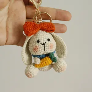 Hand häkeln Mini Bunny Amigurumi Schlüssel ring Handmade Crochet Long Ear Bunny Schlüssel bund Puppe für Amigurumi Rabbit Carrot Bag Charms