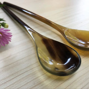 Cuchara de Cuerno de Búfalo Natural, Hecha a Mano y Pulida, Perfecta para Servir Especias, Condimentos o como Decoración de Mesa, Alta Calidad - Product Image 1