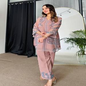 Ensemble Kurti et pantalon VASTRA COTTAGE en faux georgette lourd pour femmes, imprimé numérique, manches longues, vêtements ethniques cousus - Product Image 6
