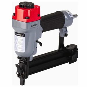 Clavadora neumática de alta resistencia para fijación de precisión, ideal para trabajos de recorte, moldeado y tareas de carpintería fina - Product Image 1