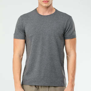 T-shirt en coton épais pour hommes T-shirt de couleur unie Coupe régulière Été essentiel pour les hommes T-shirt uni à la mode pour tenue décontractée - Product Image 1