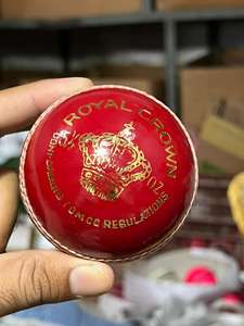 Pelota de Críquet de Cuero Rojo con Logotipo Personalizado, Ligera, Colores Personalizados, Uso Profesional en Partidos - Product Image 5