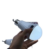 Vente chaude LED Lampe de secours 15W E27 B22 Li-ion Batterie rechargeable AC/DC Utilisation saine Ampoule LED