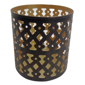 Nouvel arrivage de bougeoirs en métal gris patine design de luxe pour décoration de salon et de table faite à la main - Product Image 2