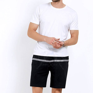 Short décontracté à coupe décontractée avec séchage rapide pour un style de vie actif Short décontracté avec tissu extensible et design moderne - Product Image 4