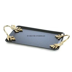 ถาดเสิร์ฟพร้อมด้ามจับดีไซน์โลหะทรงสี่เหลี่ยมผืนผ้าเคลือบผงสีดำ - Product Image 1