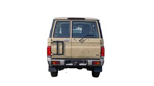 Para 76 HARDTOP Sedán de 5 Puertas con Tracción en las Cuatro Ruedas, Tapicería de Cuero Oscuro, Techo Panorámico, Cámara Trasera de 360° y Transmisión Automática - Product Image 3