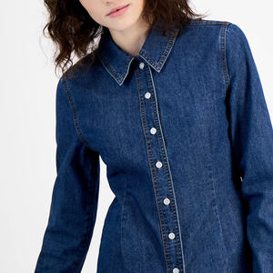 Chemise en jean en tissu respirant pour femme avec bouton avant idéal pour le bureau ou l'extérieur - Product Image 3