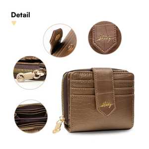 Portefeuille Sachie en cuir synthétique à motif croco de luxe avec de grands emplacements pour cartes et fermeture magnétique - Product Image 2