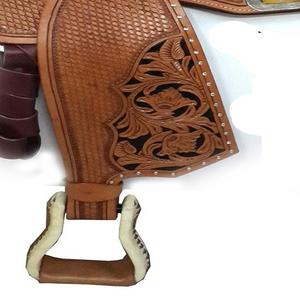 Ensemble de selles en cuir véritable personnalisées faites à la main pour les sentiers d'équitation occidentaux et anglais et le plaisir de course - Product Image 3