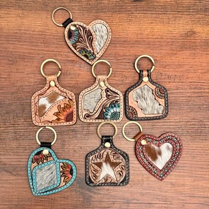 Nouveaux cheveux occidentaux sur cuir usiné à la main en forme de coeur porte-clés en cuir véritable sculpté porte-clés Turquoise tournesol porte-clés de luxe - Product Image 2