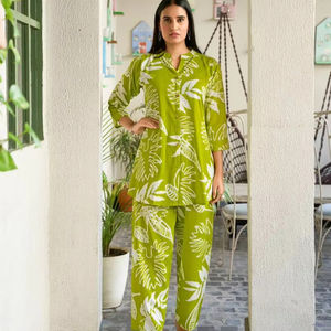 Exclusivo rayón impreso conjunto moderno Salwar Kameez para ropa de fiesta informal disponible al por mayor tasa de moda Beats colección - Product Image 1