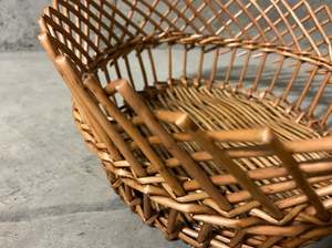 Juego de 2 Cestas de Ratán Marrón de Diferentes Tamaños con Acabado Natural, Perfectas para Almacenamiento de Alimentos y Accesorios para el Hogar, con Asa Negra - Product Image 6