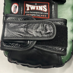 Twins Customized Green Black Training Muay Thai Kickboxing Kick <b>Shield</b> Genuine Leather Muay Thai Training Curved Punching Mitts - Product Image 6