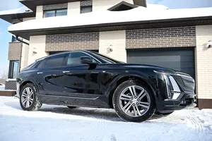 2023 LIRIQ SUV AWD R18 Lithium Battery 110kWh Leather Seats Double Motor <b>Panoramic</b> Sunroof - Product Image 2