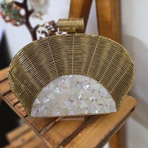 กระเป๋าคลัทช์ทองเหลืองสำหรับผู้หญิงและผู้หญิงกระเป๋าคลัทช์สำหรับงานปาร์ตี้ใช้งานได้ทันสมัย - Product Image 1