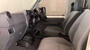 Toyota Land Cruiser 79 4.5D 4x4 Diesel Automatique 6 Places Cuir Caméra Arrière Euro III Emission 8L d'occasion 2024 - Product Image 2