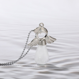 Collar Jeulia Pure Elegance con Alas de Ángel y Cristal de Cuarzo Natural Transparente - Product Image 5