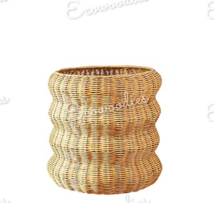Wholesale Vintage Sutton Medium Storage <b>Basket</b> Hand Woven Bamboo Natural Rattan for Home Kitchen Use <b>Wicker</b> Laundry <b>Baskets</b> - Product Image 3