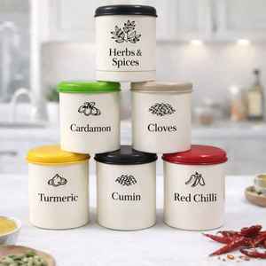 ชุดภาชนะใส่เครื่องเทศสีขาวพร้อมฝาสีสันสดใส พิมพ์ชื่อและไอคอน จำนวน 6 ชิ้น - Product Image 1