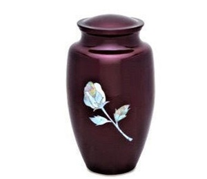 โกศสำหรับผู้ใหญ่สำหรับขี้เถ้าฝังแม่ของกุหลาบมุกที่ไม่ซ้ำกันทำด้วยชิ้นส่วนของซับขึ้นรูปกุหลาบบนพื้นหลังเบอร์กันดี - Product Image 6