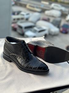 Stivali alla Caviglia in Pelle di Coccodrillo di Lusso: <span class=keywords><strong>Calzature</strong></span> Formali <span class=keywords><strong>da</strong></span> <span class=keywords><strong>Uomo</strong></span> in Vera Pelle Fatte a Mano e su Misura - Product Image 4