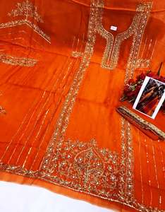 Trajes de fiesta de seda bordados a mano sin costuras de diseñador moderno para mujeres estilo indio de moda para fiestas tradicionales - Product Image 1