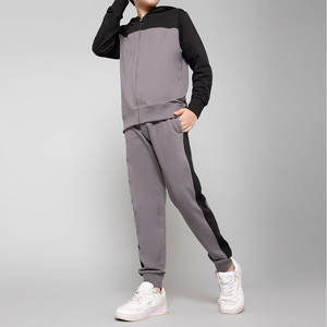 Survêtement léger pour enfants pour le sport et le plaisir Ensemble de survêtements décontractés pour enfants pour un confort toute la journée - Product Image 3