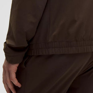 Conjunto Deportivo para Hombre, Ropa Deportiva que Combina una Chaqueta con Capucha Gris Transpirable con Pantalones Estilo Jogger a Juego, Perfecto para Usar - Product Image 4