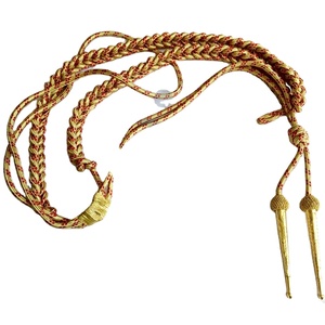 Cordón de hombro tipo aiguillette de alta calidad en oro y rojo granate, con lazo de alambre de latón dorado y dos detalles de latón dorado. - Product Image 1