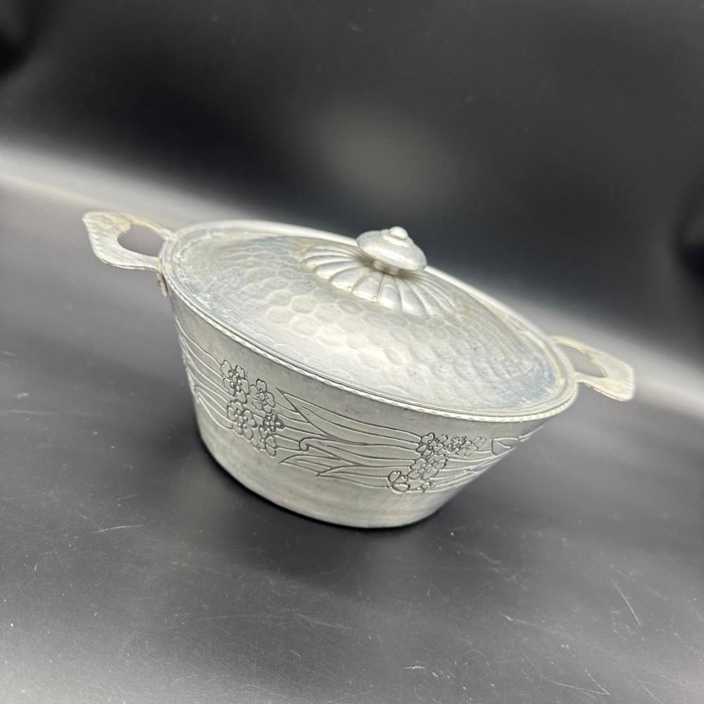 สีเทาอ่อน