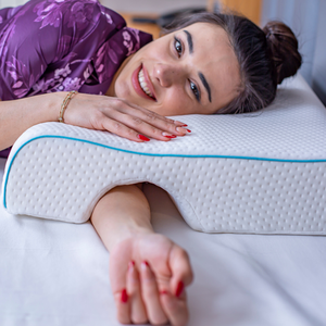 หมอนรองคอเมโมรีโฟมพร้อมแขนสีขาว65x49x31 12ซม. ดีไซน์แบบมีความหนืดสำหรับศัลยกรรมกระดูกเพื่อการนอนหลับลึกที่ดีต่อสุขภาพ - Product Image 4