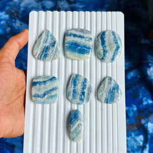 พลอยเชลไลท์สีน้ำเงินคุณภาพสูง รูปทรงหลังเบี้ย  โรโดโครไซต์สีน้ำเงินธรรมชาติ  หินกึ่งมีค่าแบบหลวม  สำหรับงานออกแบบ  ราคาโรงงาน - Product Image 1