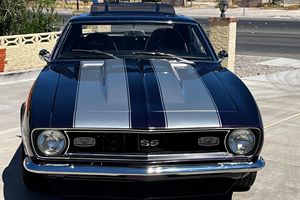 Chevrolet Camaro Coupé 1968 d'occasion en excellent état, boîte manuelle 4 vitesses, V8 de 396 pouces cubes, restauré, avec système de sonorisation intégré - Product Image 3