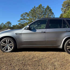 BMW X5 2013 Usado, Motor V8 Twin-Turbo, Tracción en las Cuatro Ruedas, Paquete de Asistencia al Conductor - Product Image 1