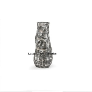 Florero de Metal con diseño de textura antigua, Color plateado, fundición de aluminio, mesa resistente, aspecto increíble, suministros para centro de mesa - Product Image 1
