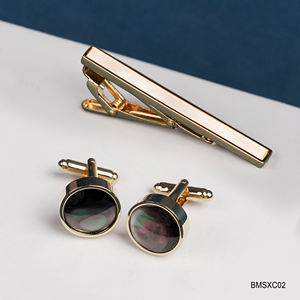 Ensemble d'accessoires de luxe pour hommes avec nacre, partie de la collection Ocean Rhythm (Am Huong Dai Duong) - Product Image 1